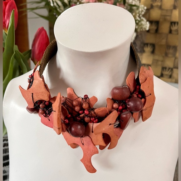 Wood Necklace - Picture 1 of 6